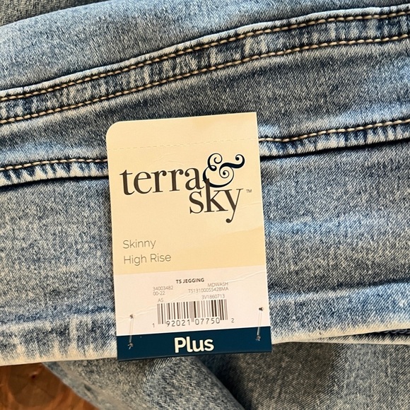 TERRA & SKY Plus Size High Rise Stretch Skinny Jeans Pull On Style Light Wash - Picture 6 of 7
